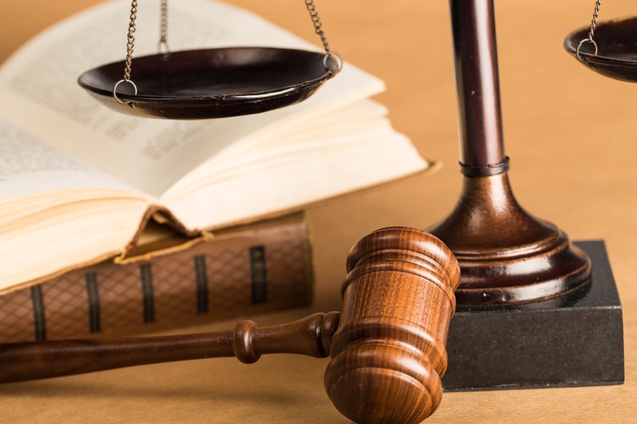 上海刑事律师解析：犯罪人员被抓后多久会判刑？