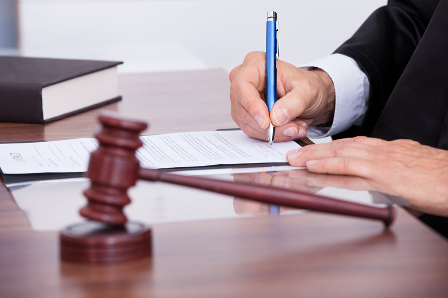 上海刑事案件律师解读：有刑事案底能出国工作吗？