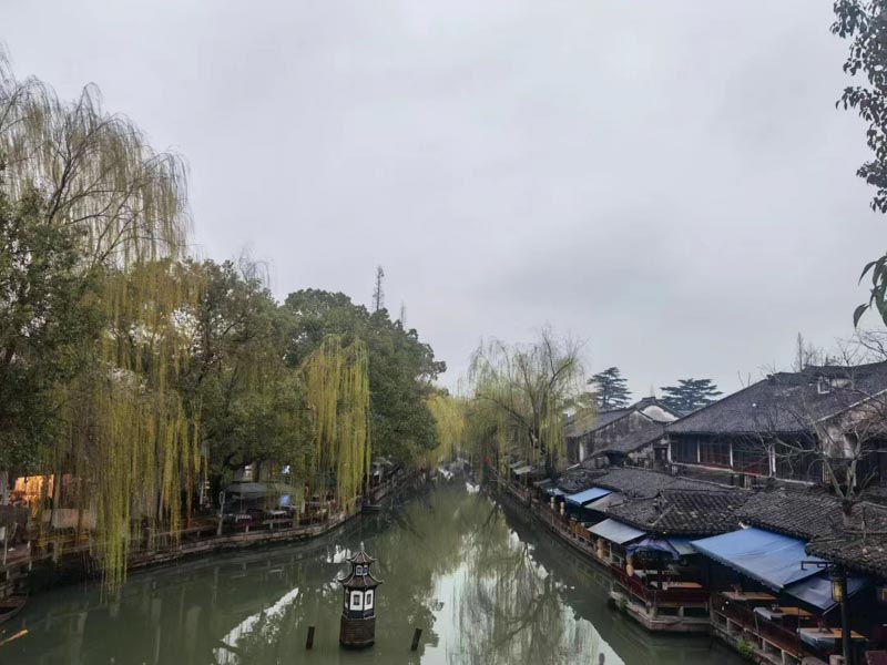 携带凶器盗窃构成什么罪？闵行刑事律师为您讲解